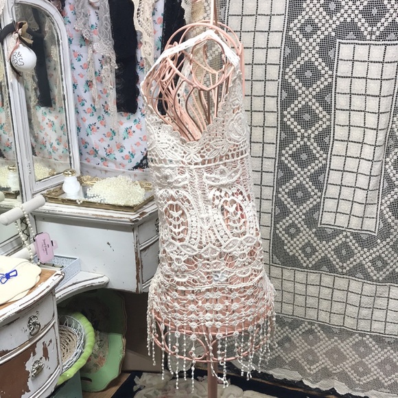 Dolled up Lace Tank-top - Picture 5 of 11